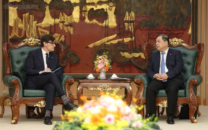 Phó Thủ tướng Thường trực mong muốn các địa phương, doanh nghiệp Catalonia và Tây Ban Nha tăng cường đầu tư, kinh doanh tại Việt Nam - Ảnh: VGP/Phương Nguyên