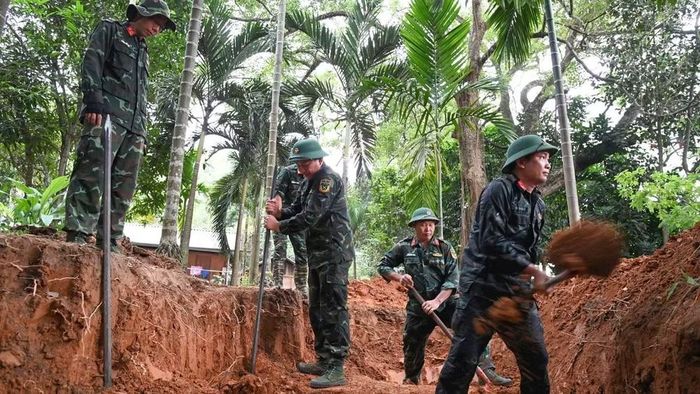 Đội quy tập hài cốt liệt sĩ, Bộ Chỉ huy Quân sự tỉnh Lào Cai tìm kiếm tại khu vực điểm cao K30.