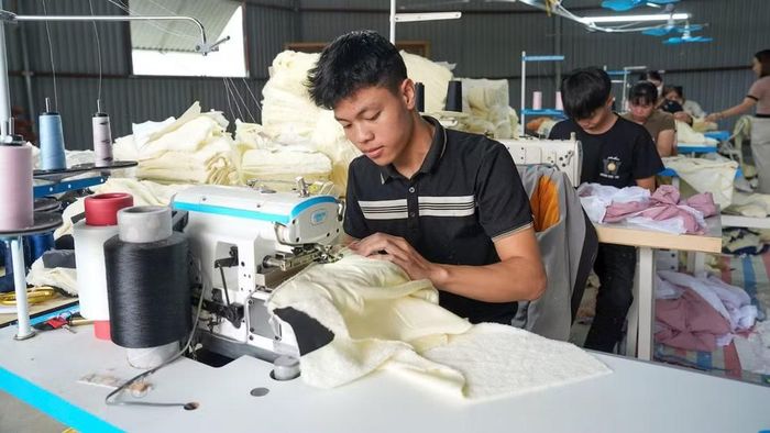 Một cơ sở may mặc tại tỉnh Phú Thọ. (Ảnh: VIỆT PHONG)
