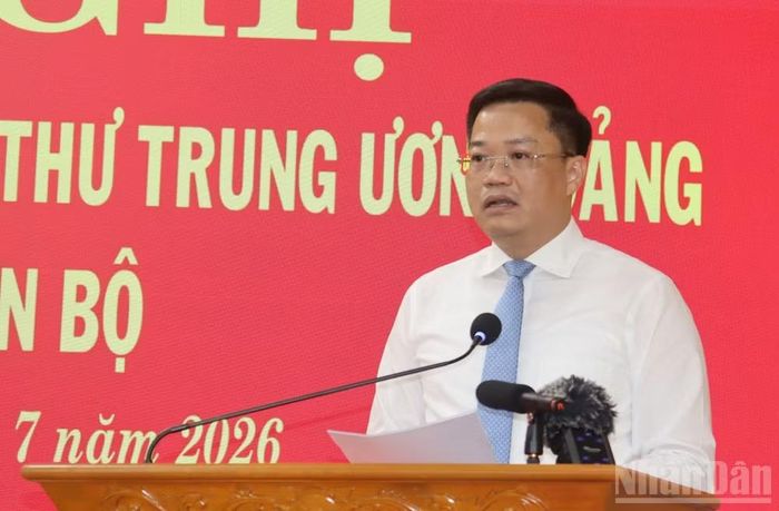 Tân Phó Bí thư Tỉnh ủy Quảng Ngãi Nguyễn Đức Tâm phát biểu nhận nhiệm vụ.