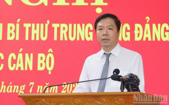 Phó Trưởng Ban Tổ chức Trung ương Trịnh Mạnh Linh phát biểu tại hội nghị.