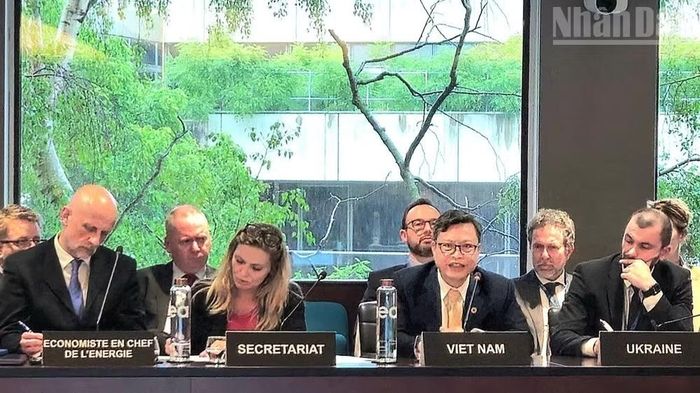 Ngày 4/5/2026 tại Paris, Đại sứ Việt Nam tại Pháp Trịnh Đức Hải phát biểu tại Hội nghị Đại sứ các nước thành viên và thành viên liên kết do Cơ quan Năng lượng Quốc tế (IEA). Hội nghị đã chính thức thông qua đề xuất đưa Việt Nam trở thành quốc gia liên kết của IEA, ghi nhận những nỗ lực không ngừng nghỉ và quyết tâm cao của Việt Nam trong hành trình chuyển dịch năng lượng và hành động vì khí hậu toàn cầu...