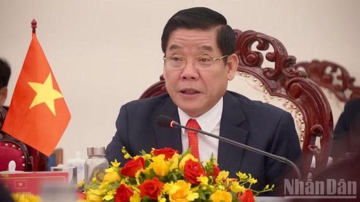 Thượng tướng Nguyễn Văn Gấu, Ủy viên Trung ương Đảng, Ủy viên Quân ủy Trung ương, Thứ trưởng Quốc phòng, Trưởng Ban công tác đặc biệt Chính phủ Việt Nam phát biểu.