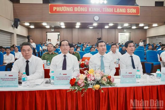Lãnh đạo tỉnh Lạng Sơn tham dự sự kiện.