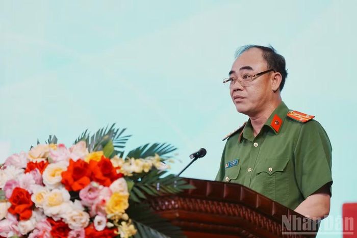 Đại tá Trần Hồng Phú, Phó Cục trưởng Cục Cảnh sát quản lý hành chính về trật tự xã hội, Bộ Công an (C06) phát biểu tại sự kiện.