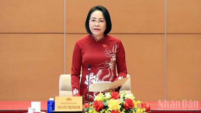  Phó Chủ tịch Quốc hội Nguyễn Thị Thanh phát biểu tại buổi gặp mặt. 