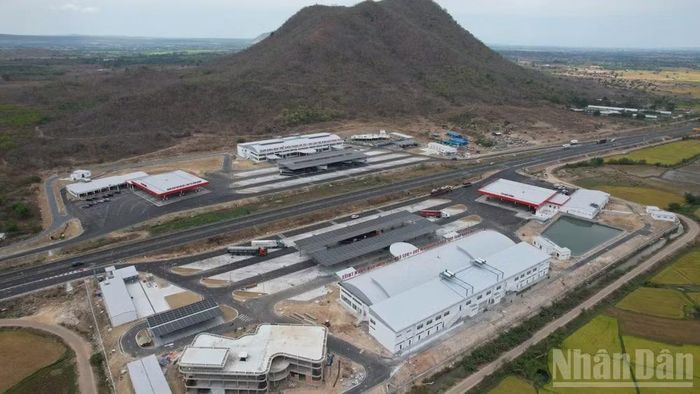 Trạm dừng nghỉ Km205+092 thuộc Dự án thành phần cao tốc Vĩnh Hảo-Phan Thiết chính thức vào khai thác.