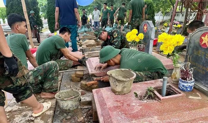 Vừa khai quật lấy mẫu vừa hoàn nguyên mộ, việc nào cũng đòi hỏi phải tỉ mỉ, cẩn trọng.