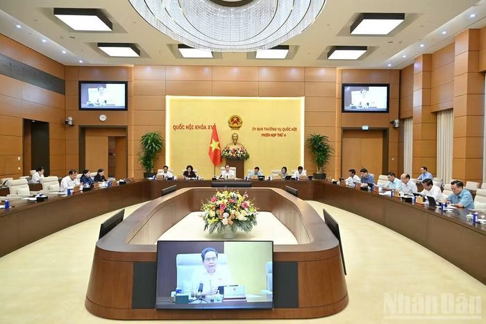 Quang cảnh phiên họp. (Ảnh: THỦY NGUYÊN)