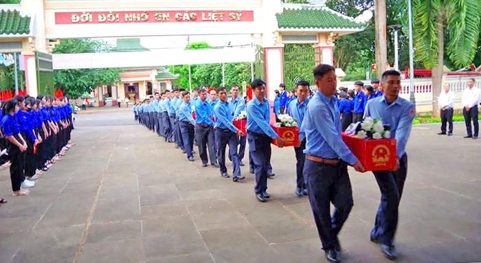 Đưa các liệt sĩ quân tình nguyện và chuyên gia Việt Nam hy sinh qua các thời kỳ chiến tranh tại Campuchia được Đội K52 tìm kiếm, quy tập trong mùa khô 2025-2026 đến Nghĩa trang Liệt sĩ Đức Cơ (Gia Lai).