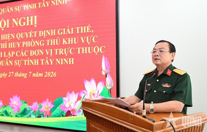  Đại tá Trần Đình Hưng, Phó chỉ huy trưởng, Tham mưu trưởng Bộ CHQS tỉnh Tây Ninh phát biểu kết luận hội nghị.