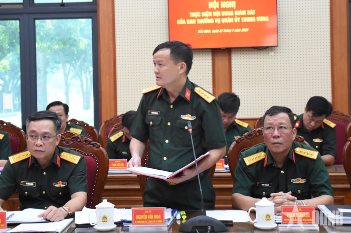  Đại tá Nguyễn Văn Nghị, Bí thư Đảng ủy, Chính ủy Lữ đoàn 229 báo cáo tóm tắt kết quả lãnh đạo thực hiện nhiệm vụ theo nội dung giám sát. 