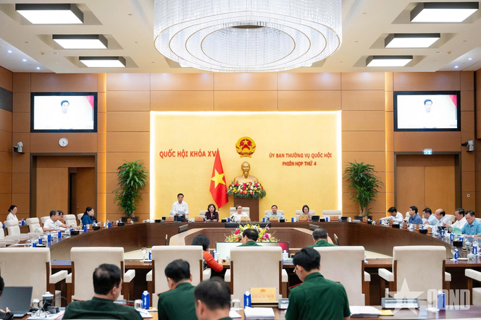 Quang cảnh phiên họp.