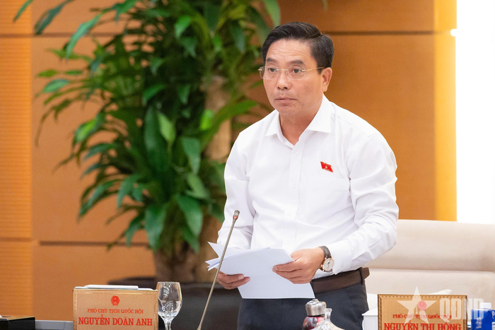 Phó chủ tịch Quốc hội Nguyễn Doãn Anh điều hành phiên họp.