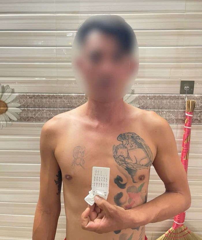 Đối tượng L. dương tính với chất ma túy.