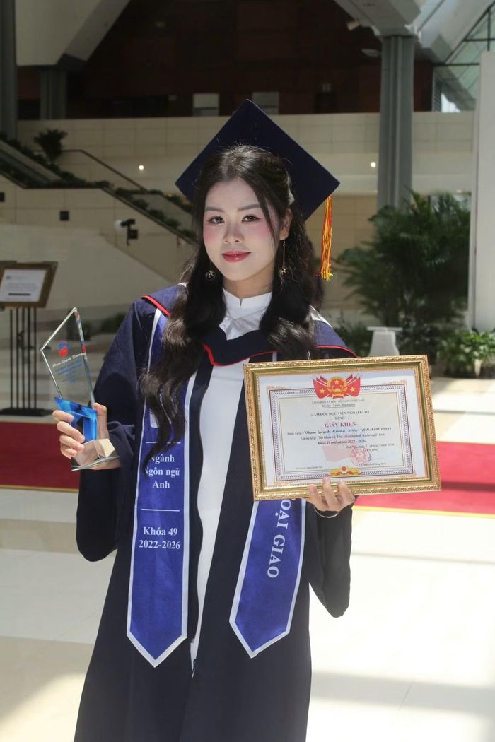 Theo Hương, đại học không phải cuộc đua để xem ai về đích trước, mà là khoảng thời gian mỗi người có cơ hội hiểu rõ bản thân muốn trở thành ai trong tương lai.
