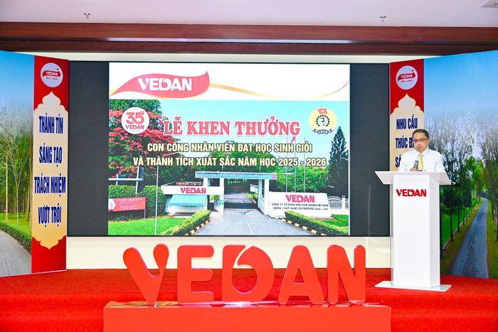 Tổng Giám đốc Vedan Việt Nam Ni Chih Hao phát biểu tại lễ tuyên dương, khen thưởng con CBCNV đạt thành tích học tập xuất sắc năm học 2025–2026
