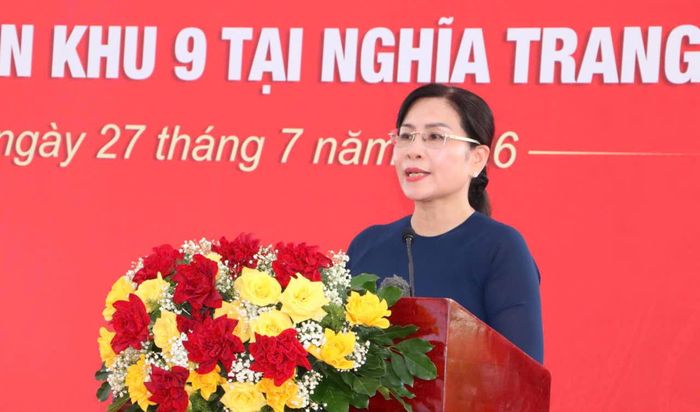  Đồng chí Lê Thị Nhung phát biểu tại buổi lễ 