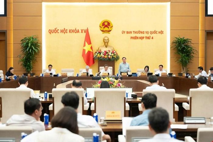  Quang cảnh phiên họp. Ảnh: CẨM HÀ 
