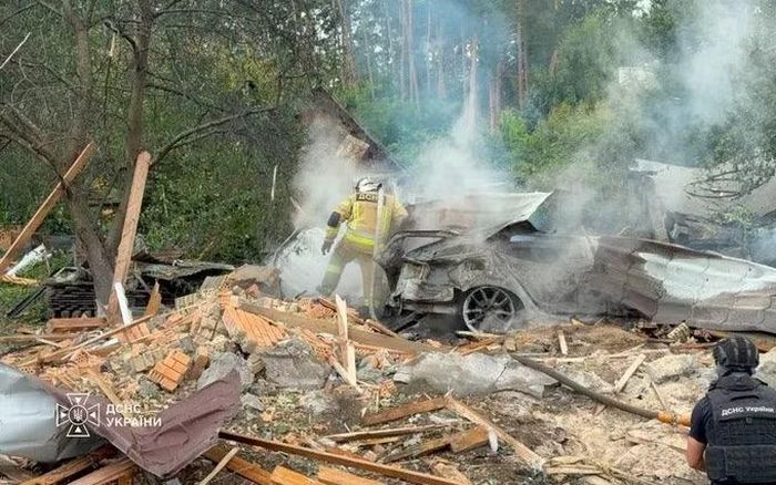 Hiệp hội các nhà sản xuất vũ khí Ukraine sau đó xác nhận, đây là một sự kiện có sự tham gia của các đại diện ngành công nghiệp quốc phòng. Đó là một triển lãm chuyên ngành (ARMADA), do Hiệp hội các nhà sản xuất hệ thống không người lái và công nghệ liên quan tổ chức.