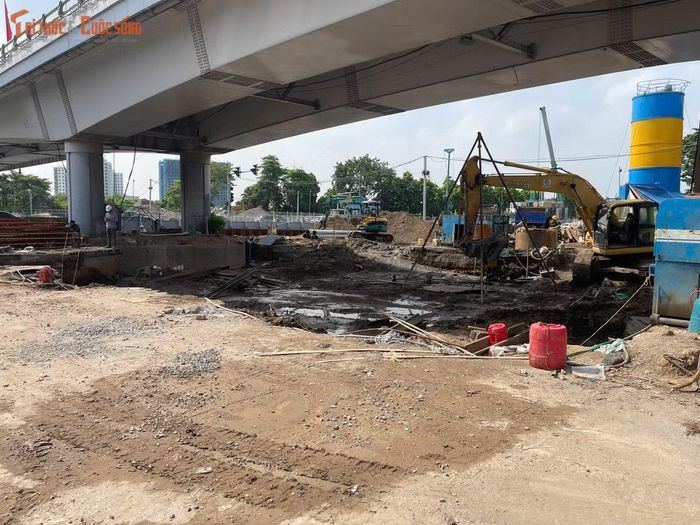 Công trình do Ban Quản lý dự án đầu tư xây dựng công trình giao thông Hà Nội làm chủ đầu tư, được triển khai nhằm giảm ùn tắc giao thông, nâng cao năng lực thông hành trên tuyến Vành đai 2 và khu vực cửa ngõ phía Đông thành phố.