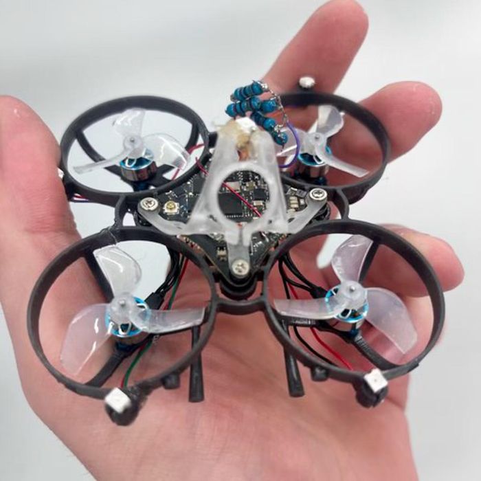  Tornyol kỳ vọng các phi đội micro-drone sẽ thay thế dần phương pháp phun hóa chất trong kiểm soát muỗi đô thị. (Ảnh: Tornyol) 