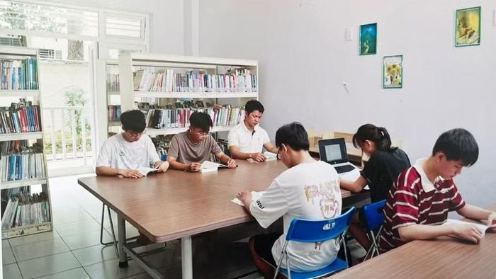 Không gian học tập của sinh viên tại Ký túc xá Cỏ May. Ảnh: NLU