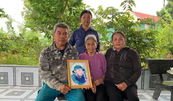 Gần 50 năm qua gia đình vẫn luôn đi tìm phần mộ của liệt sĩ Nguyễn Xuân Vinh.