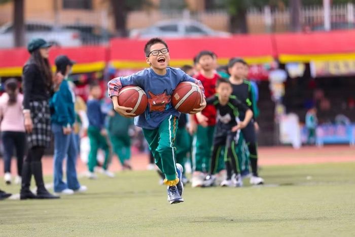 Hoạt động thể chất góp phần phát triển não bộ học sinh.