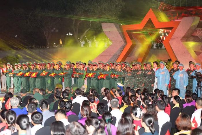 Chương trình "Sao sáng dẫn đường" tại Nghĩa trang Liệt sĩ quốc gia Đường 9.