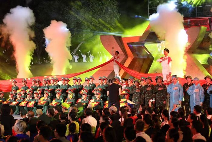 Chương trình xúc động về sự hy sinh của các Anh hùng liệt sĩ. Ảnh: HT