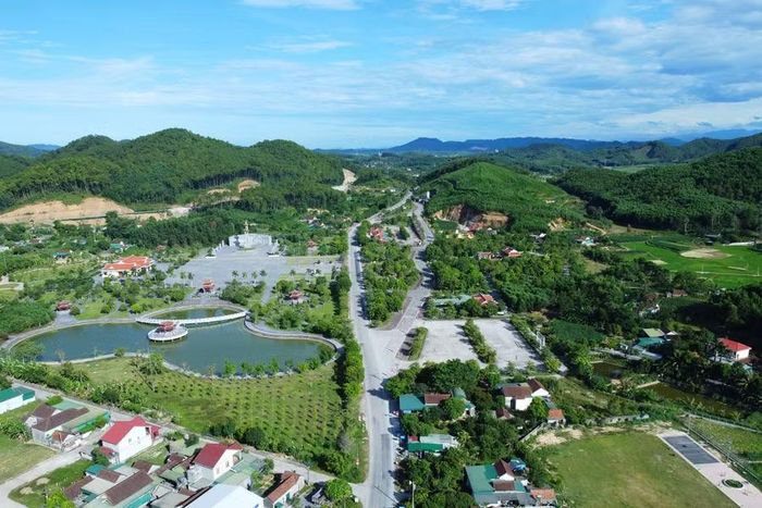 Khu di tích lịch sử quốc gia Truông Bồn trên cung đường Quốc lộ 15A.