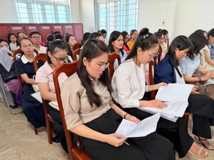Các thí sinh tham gia tuyển dụng viên chức giáo viên.