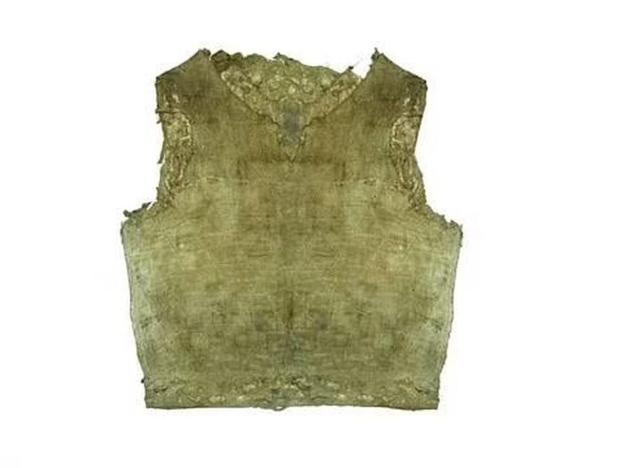 Chiếc áo trấn thủ do anh hùng Cù Chính Lan mặc khi tham gia trận đánh đồn Cô Tô ngày 29/12/1951.