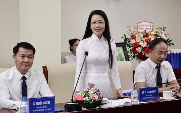 PGS.TS Lê Minh Nguyệt – Hiệu trưởng Trường Khoa học Giáo dục (Trường ĐH Sư phạm Hà Nội) phát biểu tại buổi lễ.