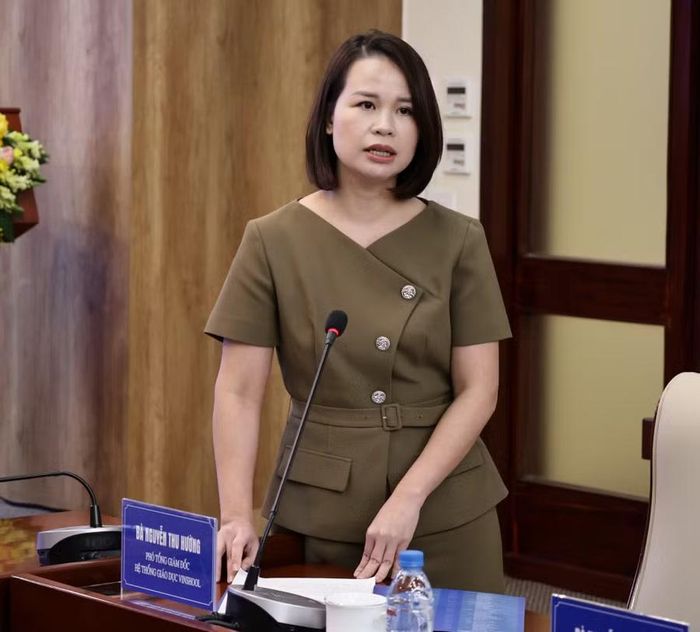 Bà Nguyễn Thu Hương – Phó Tổng Giám đốc Hệ thống Giáo dục Vinschool trao đổi tại buổi lễ.