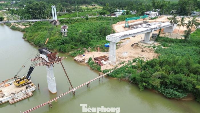  Theo Ban Quản lý Dự án Đầu tư xây dựng Công trình giao thông TP. Huế, nếu duy trì tiến độ hiện nay, công trình sẽ hoàn thành vào cuối năm 2026. Điều đáng chú ý là thời gian thi công thực tế được rút ngắn đáng kể so với lộ trình dự kiến ban đầu kéo dài khoảng 3 năm. 