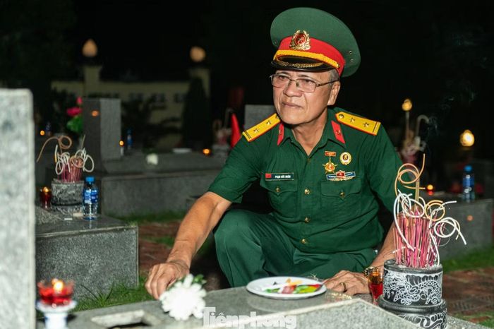 Ông Phạm Đức Nhân ở tổ 21 khu 6, phường Hà Tu là cựu quân nhân thuộc sư đoàn 323. Ông Nhân cho biết, ông có 2 người anh em trai lên đường nhập ngũ và hy sinh tại An Giang trong cuộc chiến tranh kháng chiến chống Mỹ cứu nước.