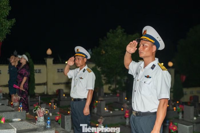  Lễ thắp nến tri ân không chỉ là dịp tưởng nhớ, bày tỏ lòng biết ơn đối với các Anh hùng liệt sĩ đã cống hiến trọn đời cho Tổ quốc, mà còn góp phần giáo dục truyền thống cách mạng, bồi đắp lý tưởng sống đẹp, khơi dậy tinh thần yêu nước và trách nhiệm của tuổi trẻ Quảng Ninh trong sự nghiệp xây dựng, phát triển quê hương, đất nước hôm nay. 