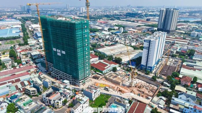 Áp lực chính khiến dòng tiền bất động sản chững lại đến từ mặt bằng giá và lãi suất.