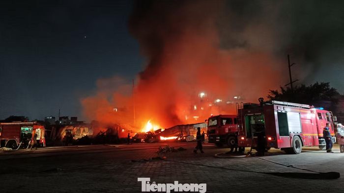 Vụ cháy xảy ra vào ngày 25/7 tại dãy hàng quán, kho xưởng dựng trái phép trên đất nông nghiệp.