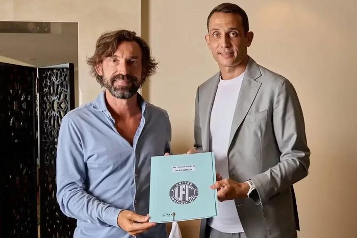  Pirlo khi ra mắt United FC, đội bóng UAE này có quan hệ hợp tác với hãng cá cược Fonbet. 