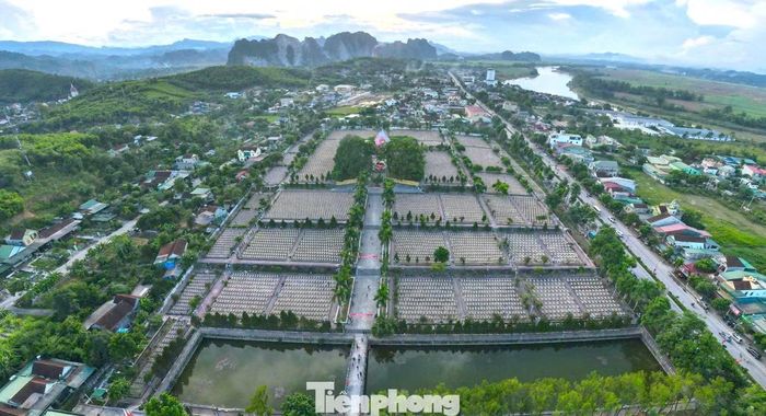 Nghĩa trang được xây dựng từ năm 1976 trên diện tích gần 7ha tại xã Anh Sơn (Nghệ An).