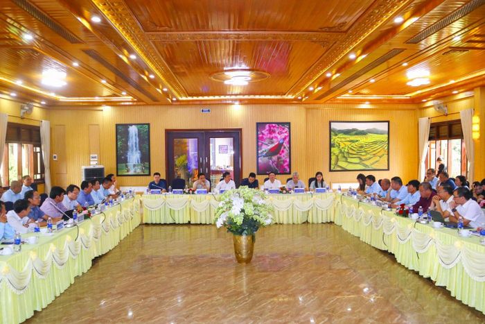 Các đại biểu thảo luận tại hội thảo.