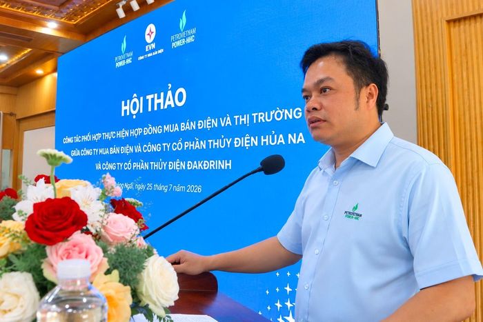 Ông Bùi Huy Thành - Giám đốc PV Power HHC báo về tình hình hoạt động của đơn vị.