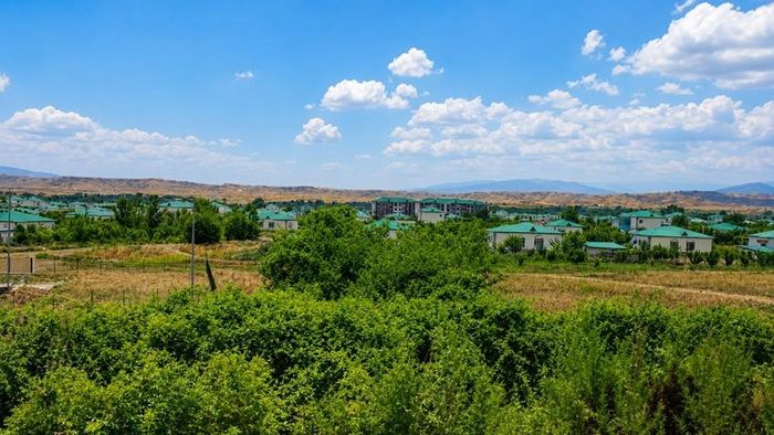 Agali Smart Village là ngôi làng thông minh đầu tiên được xây dựng tại Karabakh sau năm 2020, với hạ tầng điện, giao thông, viễn thông và dịch vụ công được quy hoạch đồng bộ. Ảnh: Tác giả.