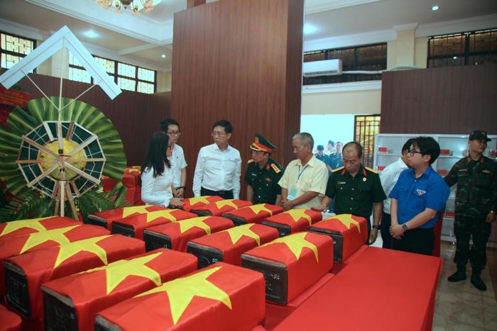 Bên trong nhà quàn các liệt sĩ tại Công viên Lê Thị Riêng.