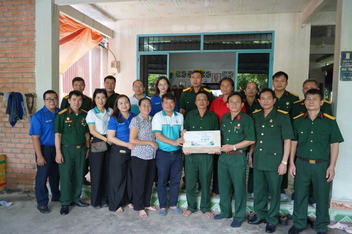 PVFCCo - Phú Mỹ tổ chức thăm hỏi, trao quà tri ân các cán bộ, nhân viên là con liệt sĩ đang công tác tại Tổng công ty và các đơn vị trực thuộc.