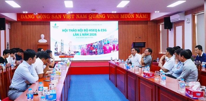 Đại biểu trao đổi tại hội thảo.