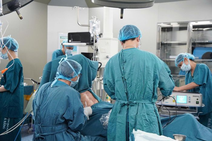 Kỹ thuật đốt u gan bằng vi sóng giúp tiếp cận các khối u ở vị trí khó.